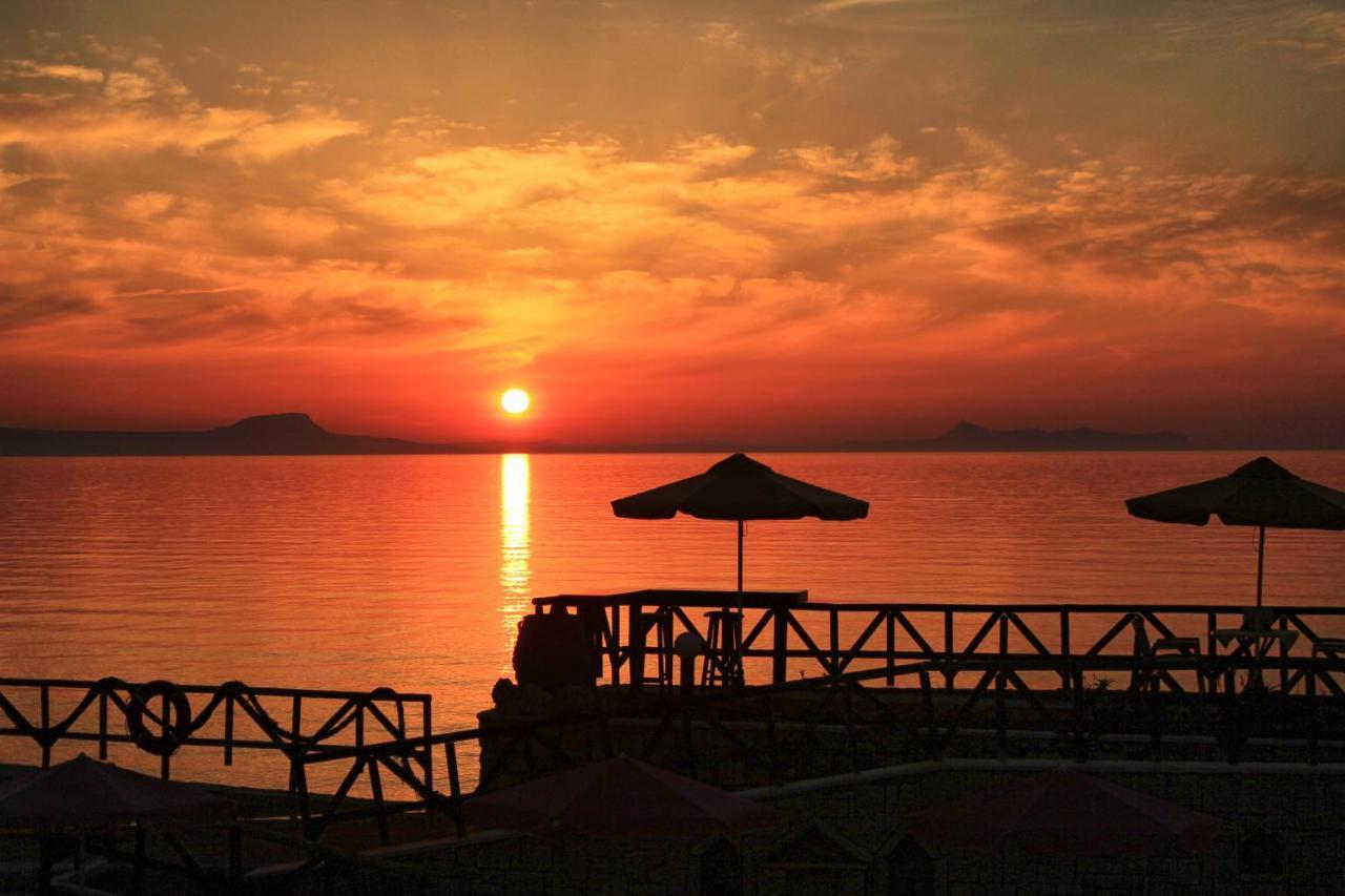 Alkionis Beach Hotel Apartments Sfáka Екстериор снимка