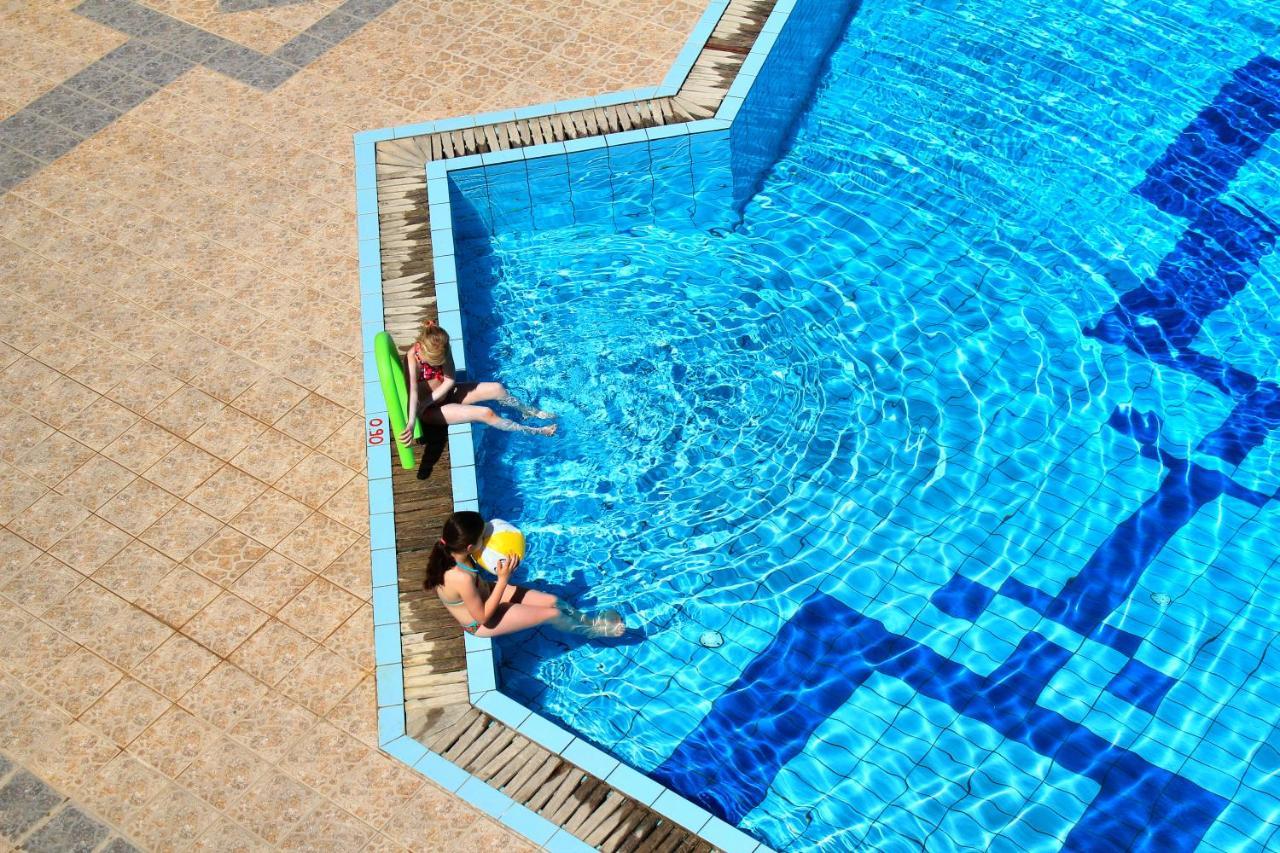 Alkionis Beach Hotel Apartments Sfáka Екстериор снимка