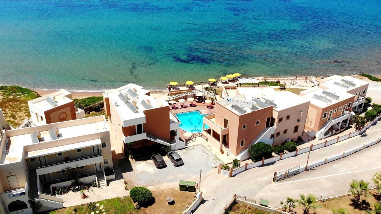 Alkionis Beach Hotel Apartments Sfáka Екстериор снимка